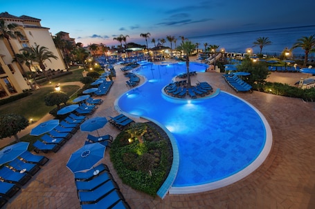 2 piscinas cubiertas, 3 piscinas al aire libre, tumbonas. Marriott's Marbella Beach Resort