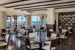 4 restaurants, spécialités Cuisine internationale