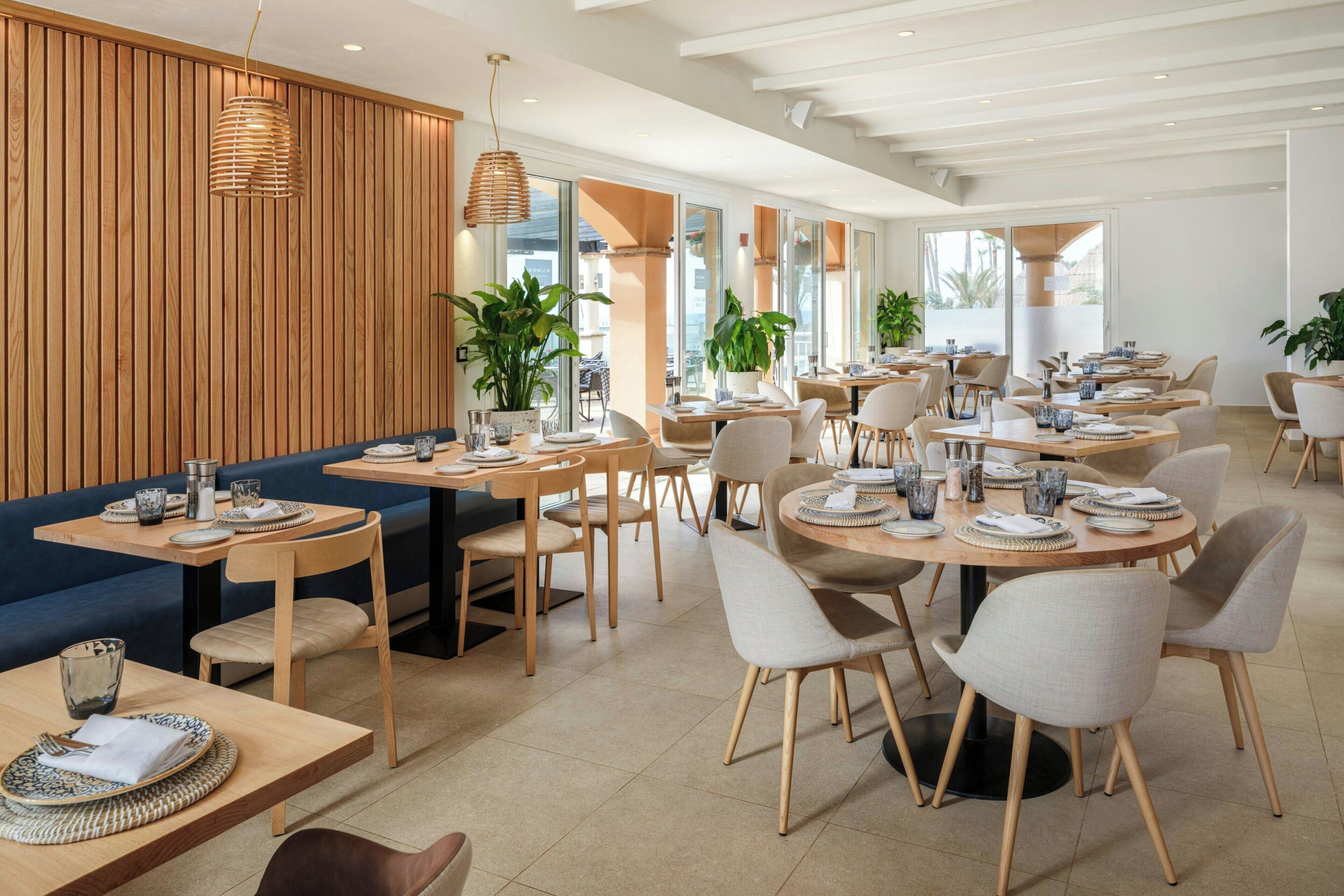 4 restaurants, breakfast, lunch, dinner served; international cuisine