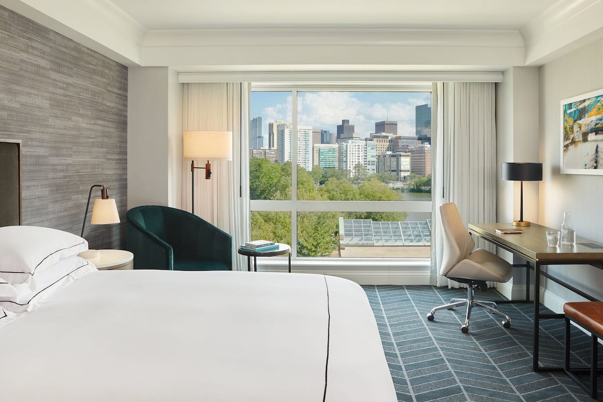 Room, 1 Katil Raja (King) (Exterior View) | 1 bilik tidur, cadar Frette Itali, peralatan tempat tidur premium