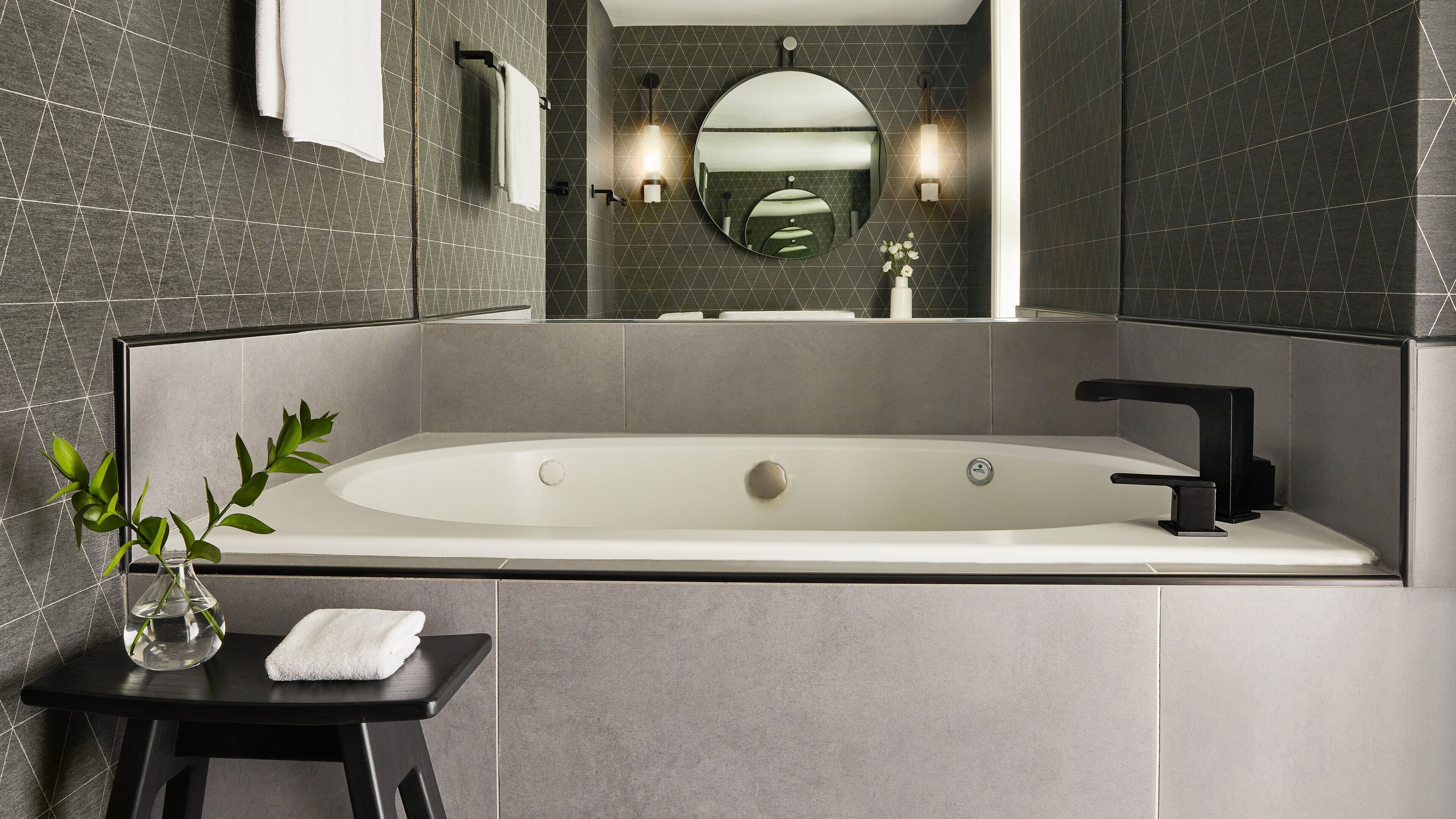 suite, 1 bedroom | bathroom | combined shower/bathtub, designer toiletries, hair dryer, bathrobes