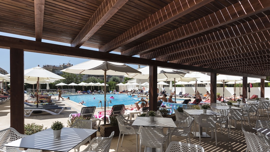 Alua Leo Hotel
