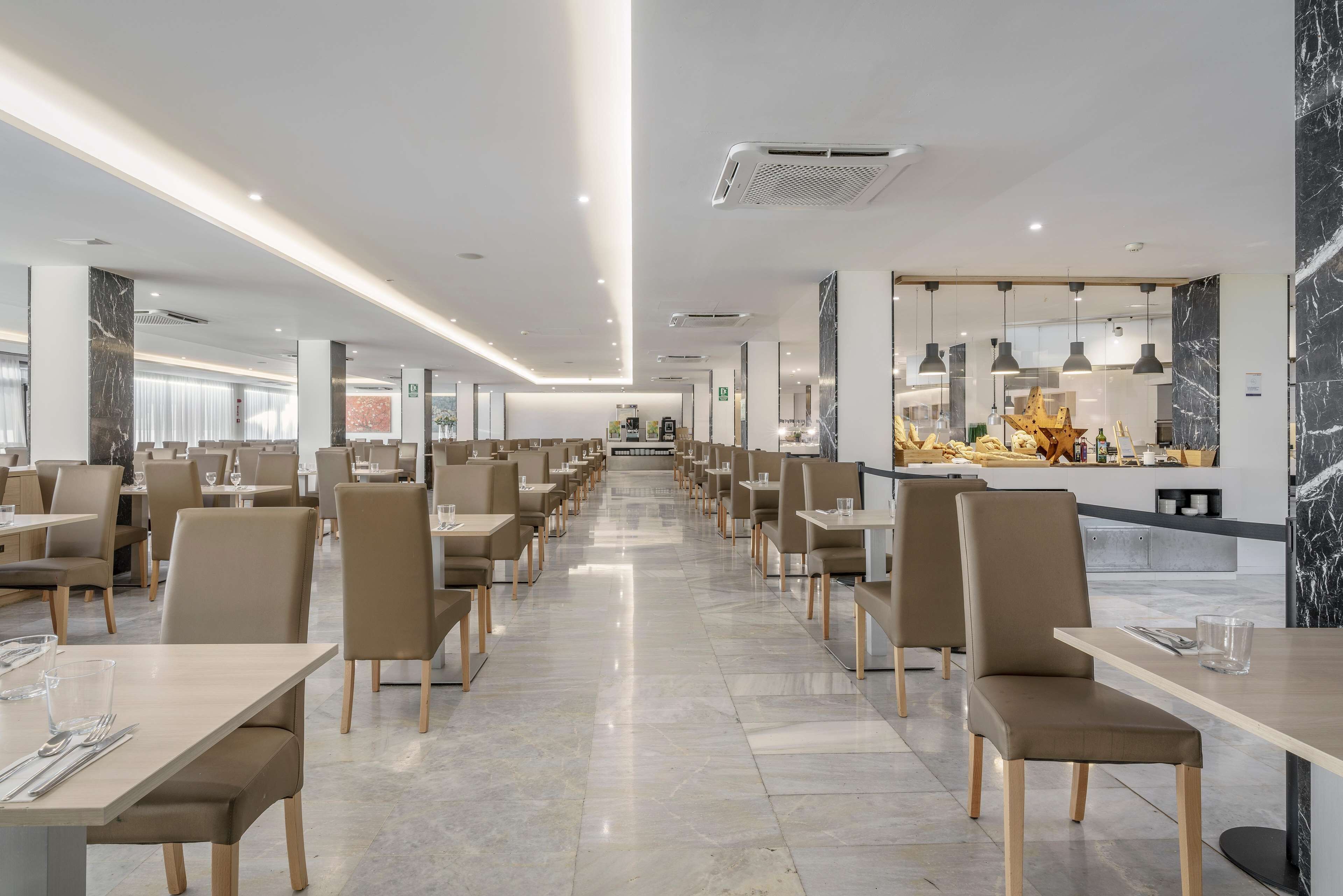 breakfast, lunch and dinner served