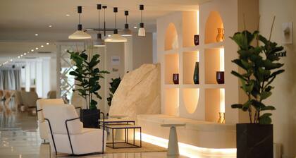 Alua Leo Hotel