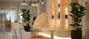 Alua Leo Hotel