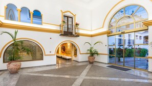 Lobby - Globales Cortijo Blanco (Marbella)