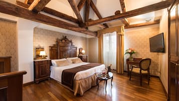 Junior Suite | Down comforters, minibar, in-room safe, desk