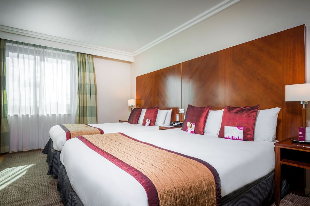 Hypo-allergenic bedding, in-room safe, desk, laptop workspace