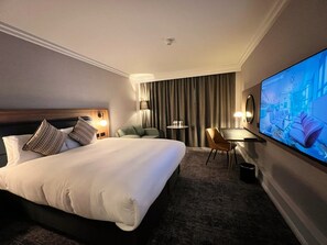 Hypo-allergenic bedding, in-room safe, desk, laptop workspace