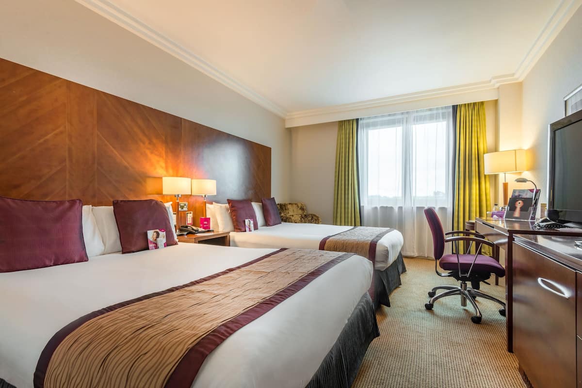 Hypo-allergenic bedding, in-room safe, desk, laptop workspace