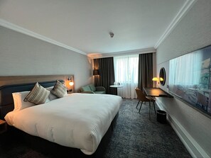 Rom – premium, 1 kingsize-seng (Super King) | Allergitestet sengetøy, safe på rommet og skrivebord