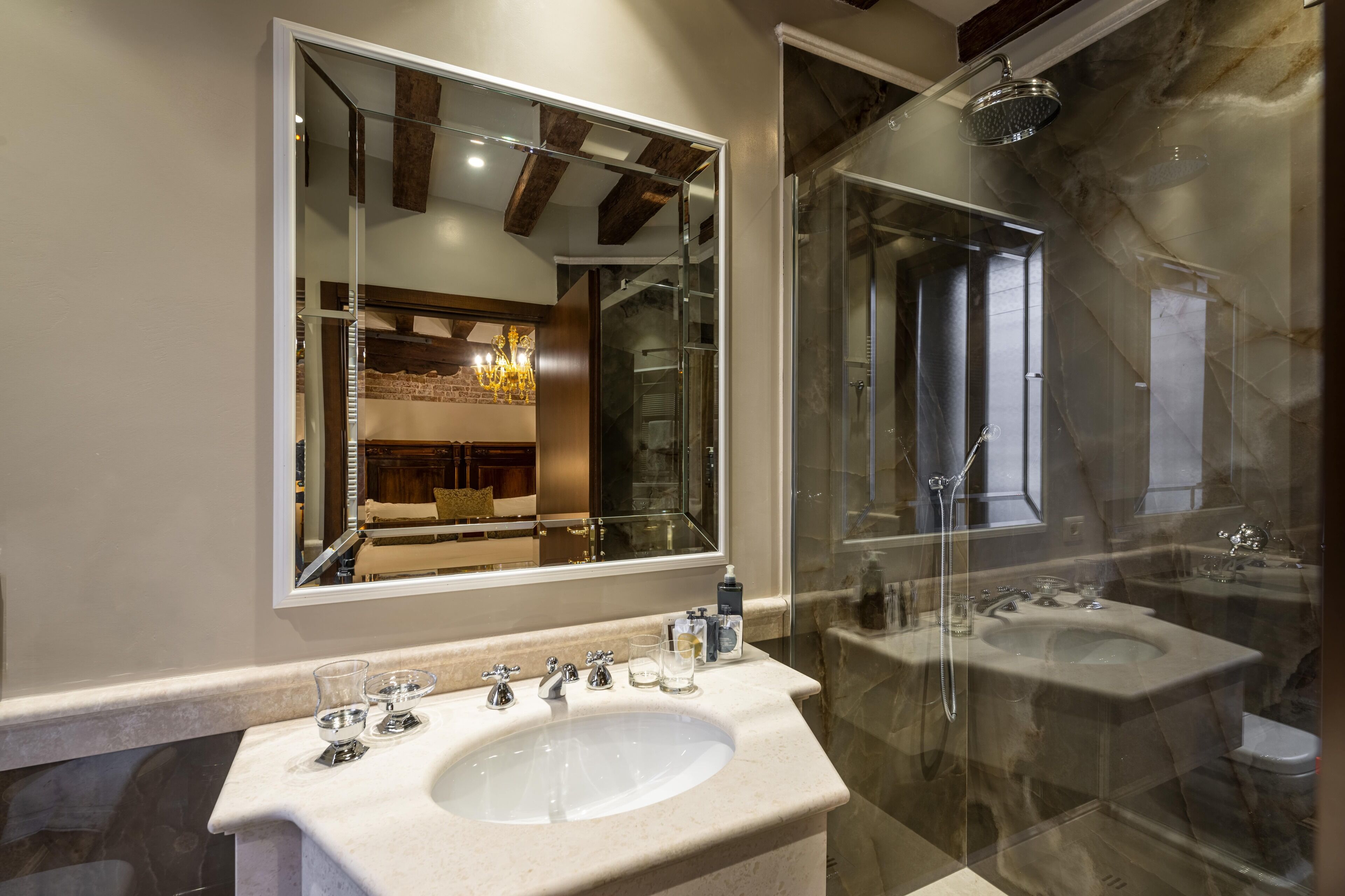 family studio suite, canal view | bathroom | combined shower/bathtub, free toiletries, hair dryer, slippers