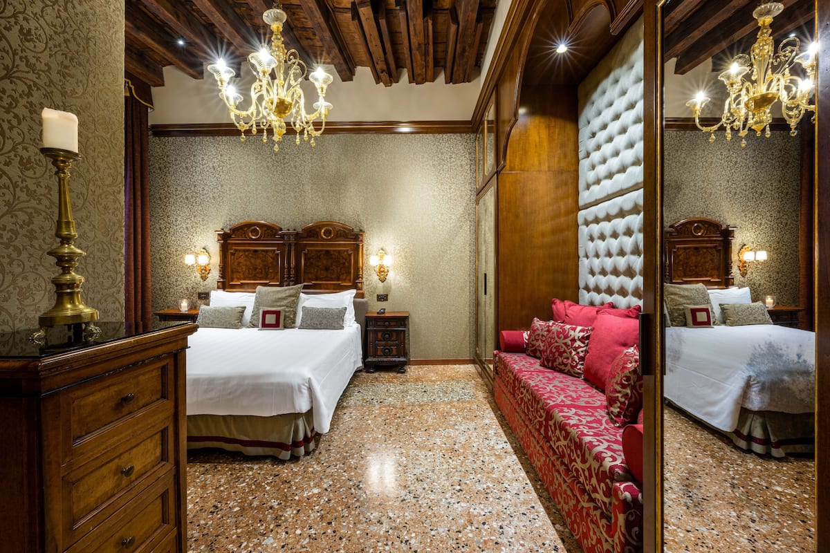 Deluxe-Zimmer, Kanalblick | 1 Schlafzimmer, hochwertige Bettwaren, Daunenbettdecken, Minibar