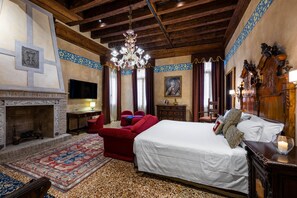 Suite Junior, vue canal (Lorenzo Priuli) | Literie de qualité supérieure, couette en duvet d'oie, minibar