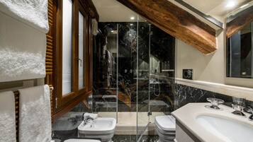 Junior Suite (Antonio Priuli) | Bathroom