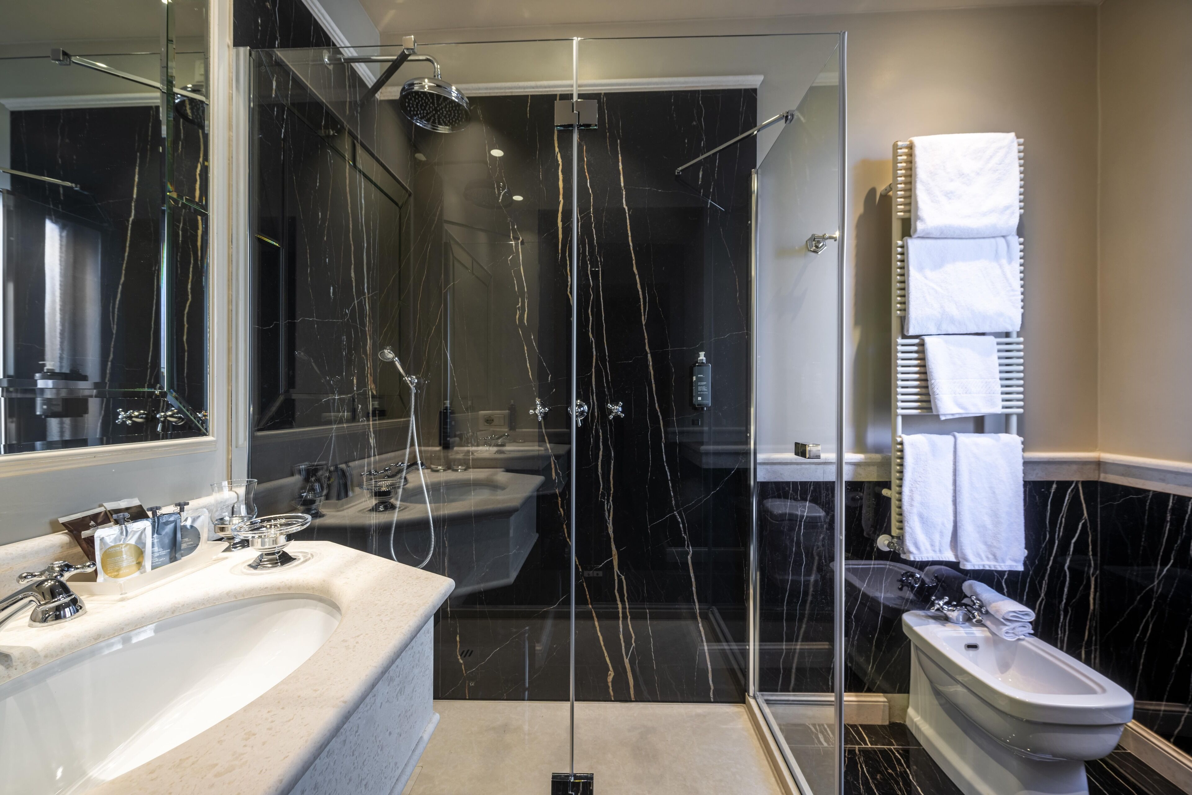 superior room, canal view | bathroom | combined shower/bathtub, free toiletries, hair dryer, slippers