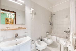 Shower, free toiletries, hair dryer, bidet