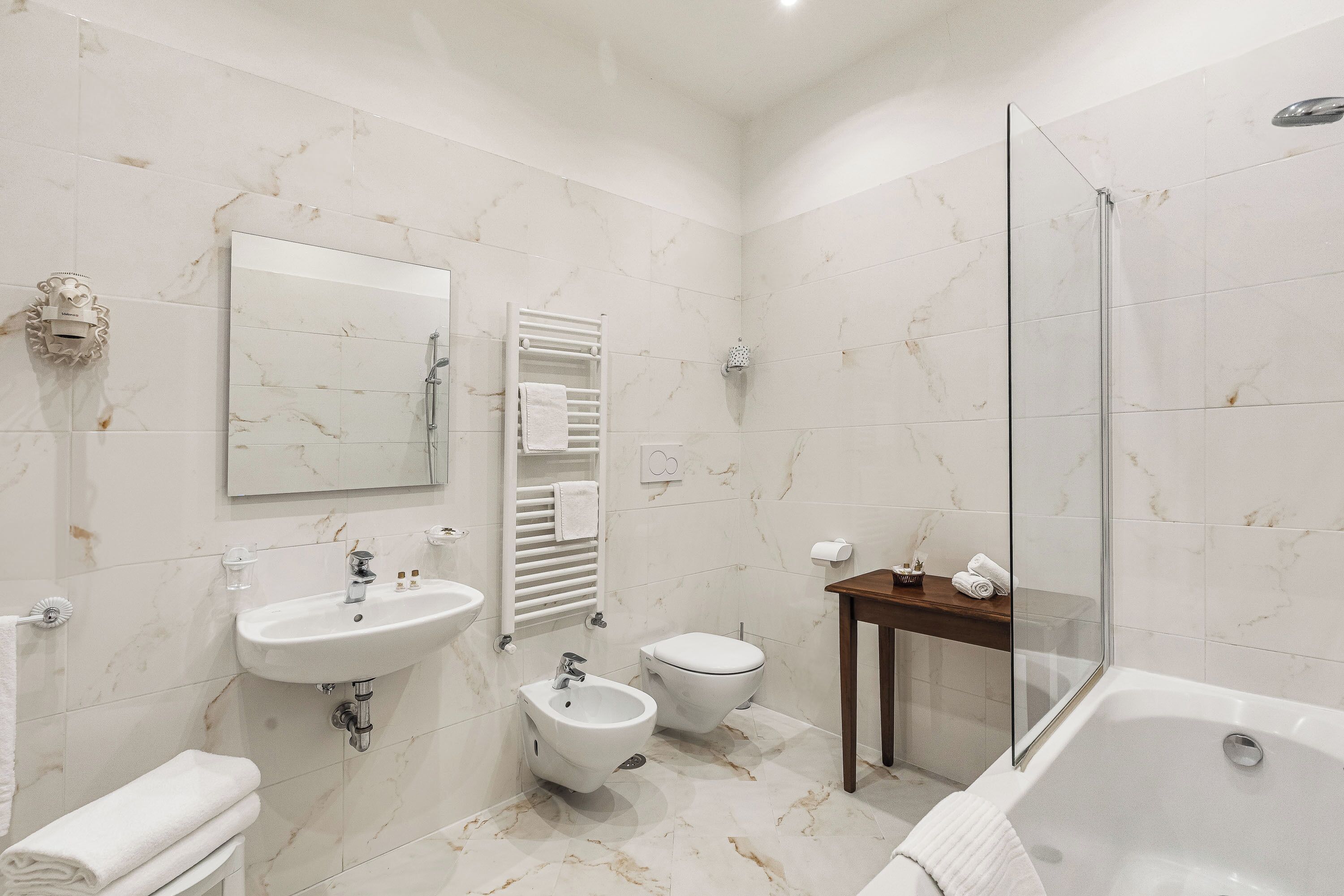 샤워 시설, 무료 세면용품, 헤어드라이어, 비데