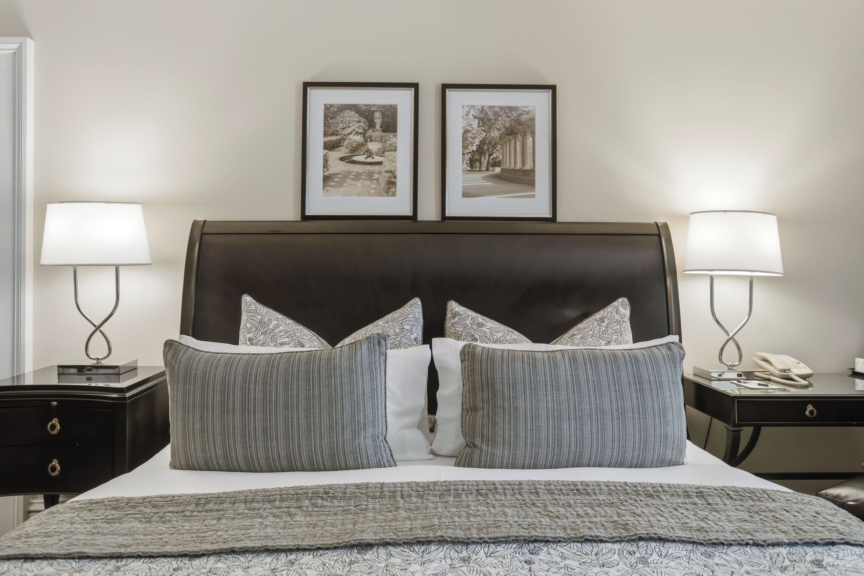 Chambre Deluxe, 1 très grand lit | Literie de qualité, lit avec matelas à plateau-coussin, bureau