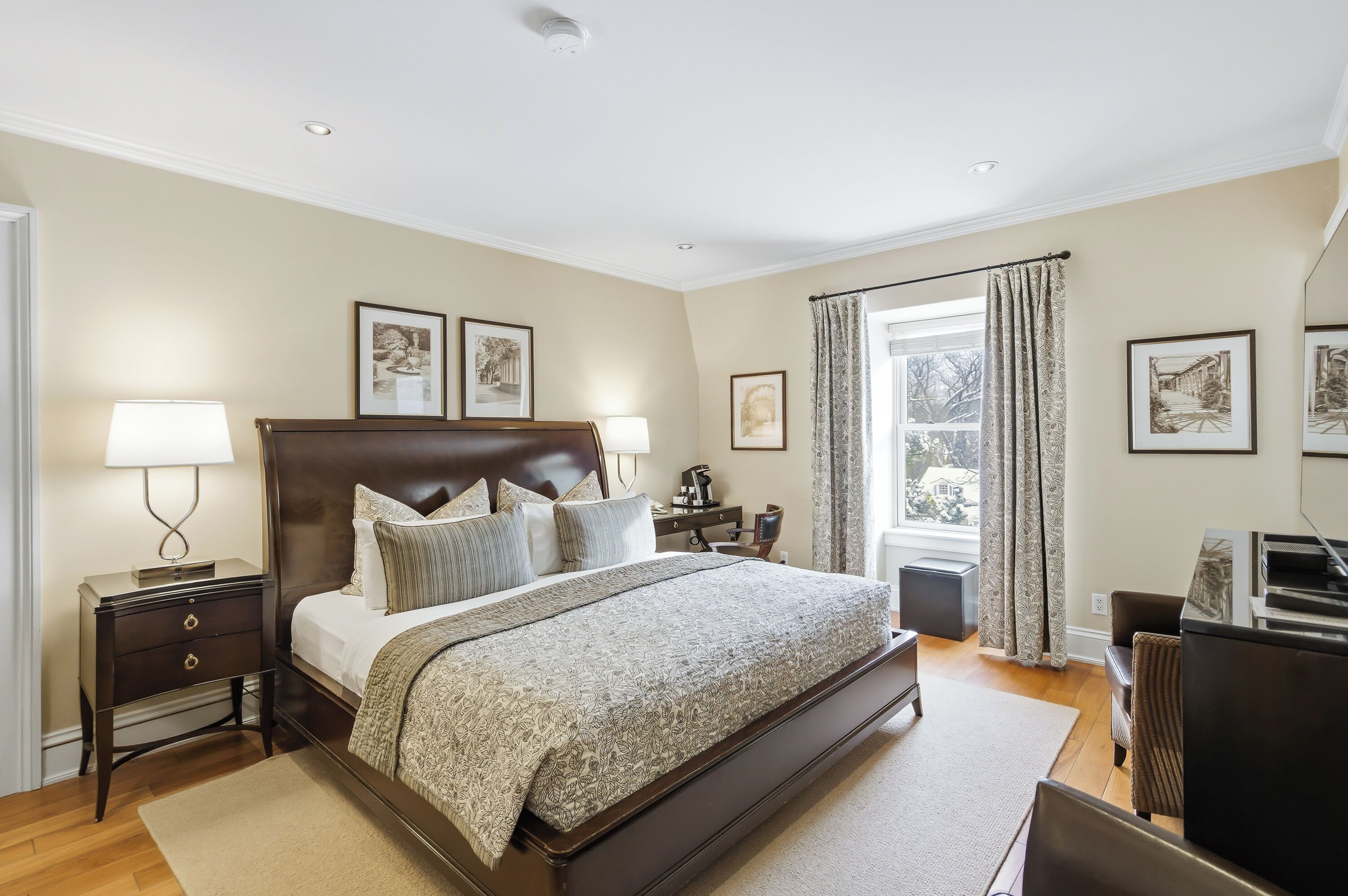 Habitación Deluxe, 1 cama de matrimonio grande | Ropa de cama de alta calidad y colchones con acolchado adicional