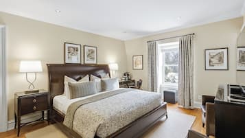 Habitación Deluxe, 1 cama de matrimonio grande | Ropa de cama de alta calidad y colchones con acolchado adicional