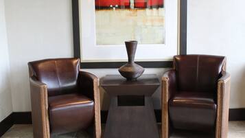 Coin salon dans le hall