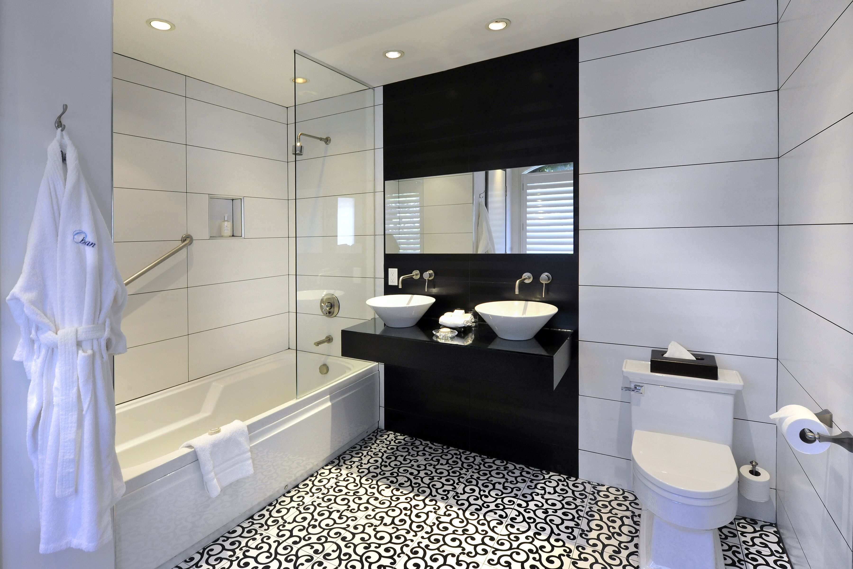 premium room, 1 king bed | bathroom | combined shower/bathtub, free toiletries, hair dryer, bathrobes