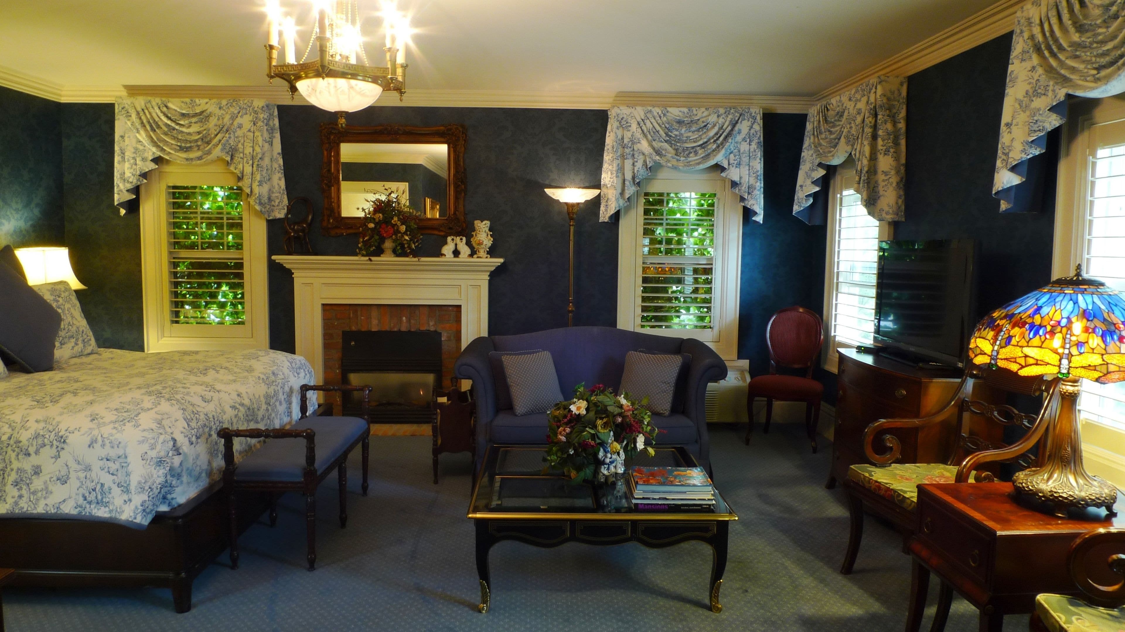 premium room, 1 king bed | premium bedding, pillow-top beds, desk, laptop workspace