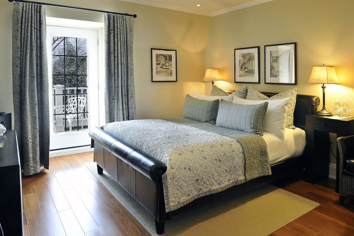 Chambre Deluxe, 1 grand lit, non-fumeurs | Literie de qualité supérieure, surmatelas, bureau