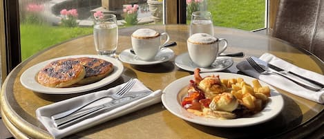 Déjeuner préparé sur commande servi tous les jours en supplément