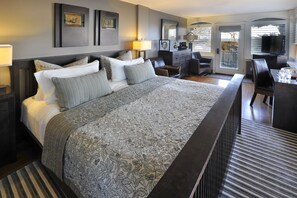 Premium Room, 1 King Bed | Premium bedding, pillowtop beds, desk, laptop workspace