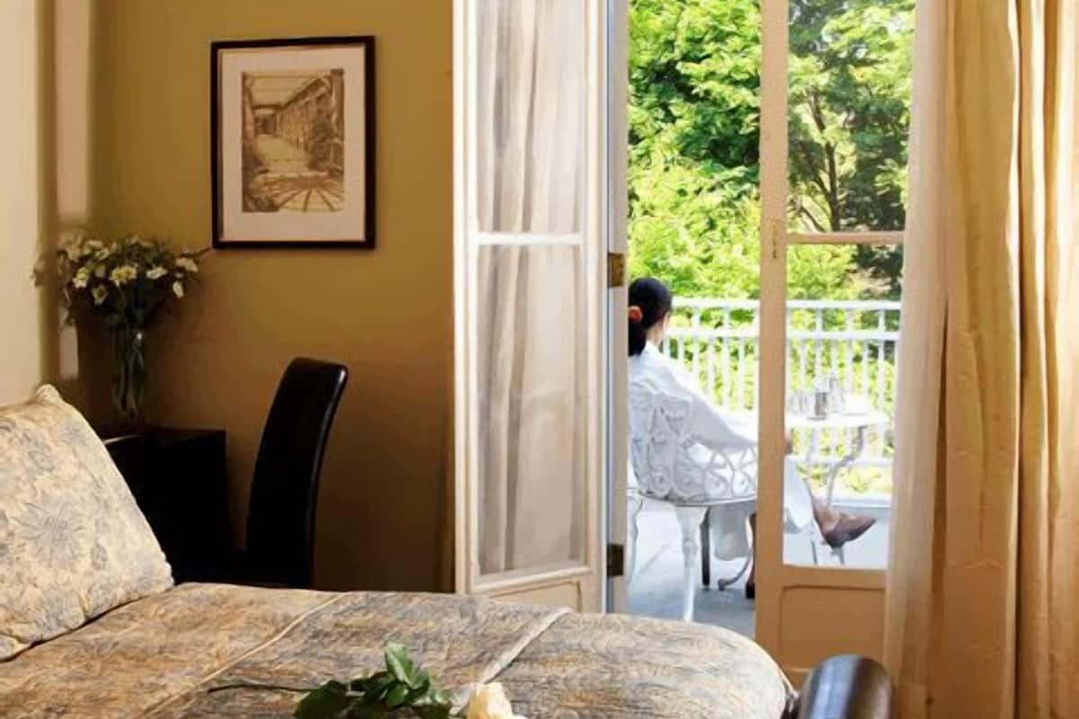 premium bedding, pillow-top beds, desk, laptop workspace