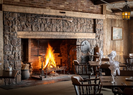 Breakfast, lunch, dinner served; ocean views