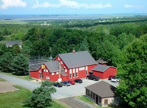 Exterior - Old Orchard Inn (Wolfville Ridge)
