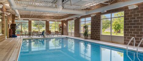 Piscine couverte, piscine extérieure (ouverte en saison)