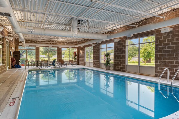 Indoor pool, seasonal outdoor pool, pool loungers