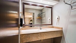 Combined shower/tub, jetted tub, free toiletries, hair dryer