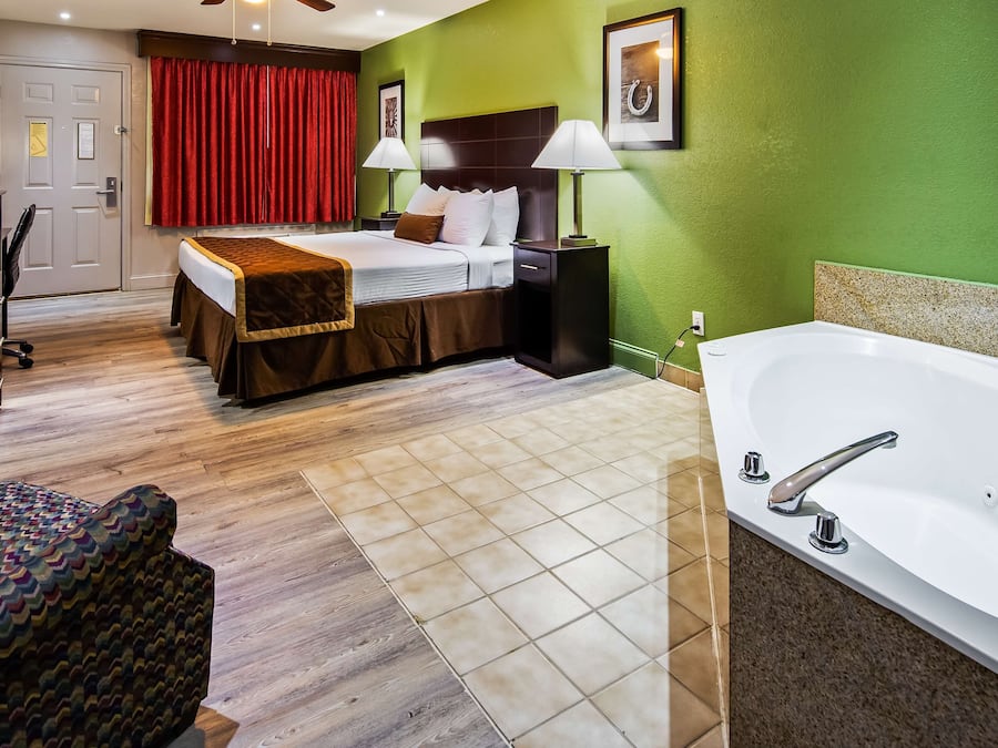 Premium bedding, in-room safe, individually furnished, desk