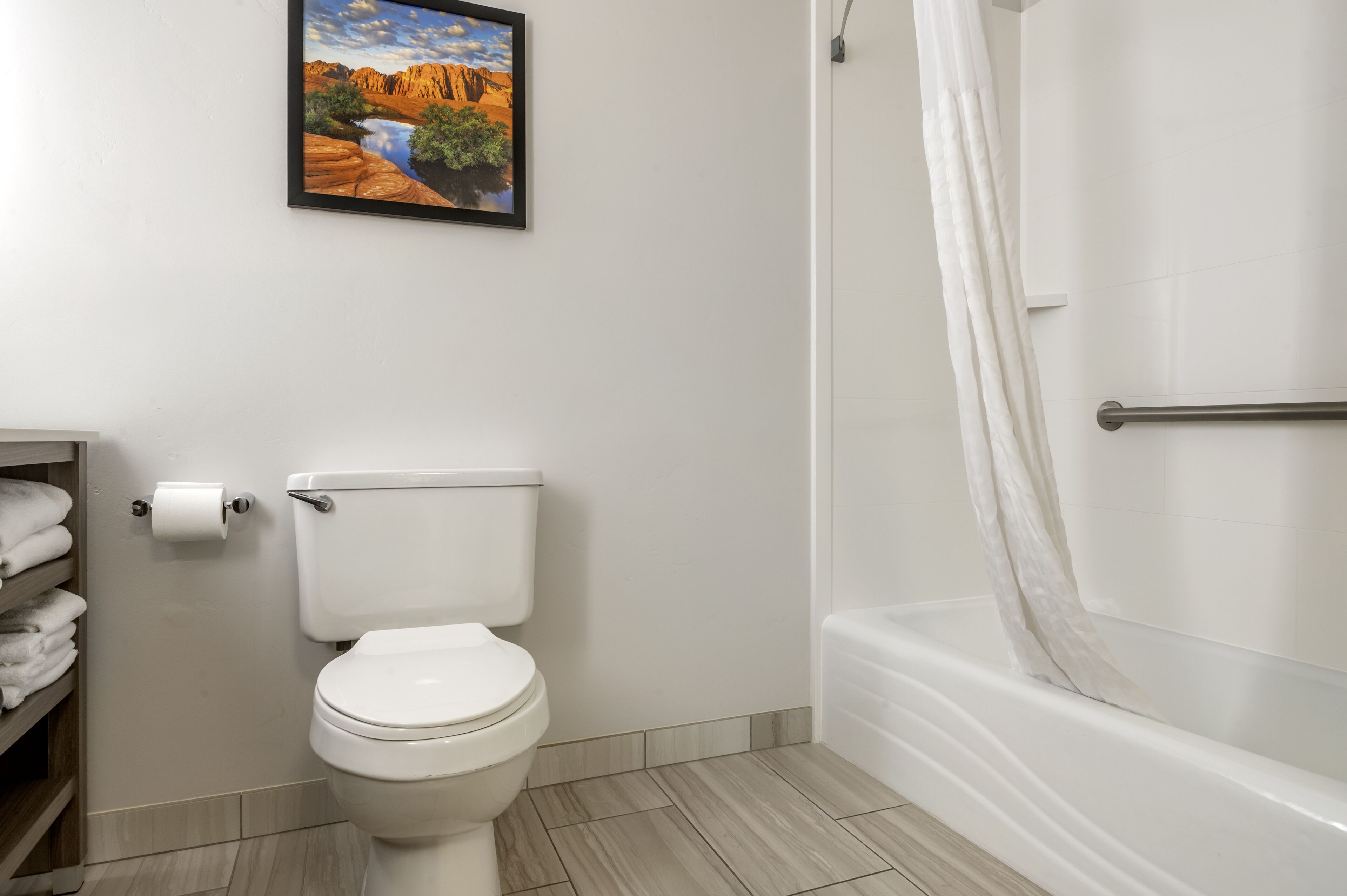 room, 1 king bed, accessible, non smoking | bathroom | towels