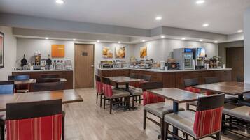 Bao gồm bữa sáng mang đi hàng ngày