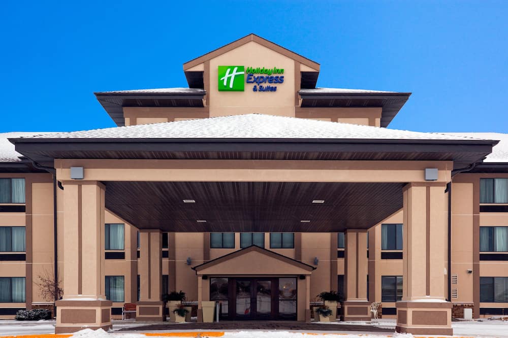 Holiday Inn Express & Suites Winner, an IHG Hotel