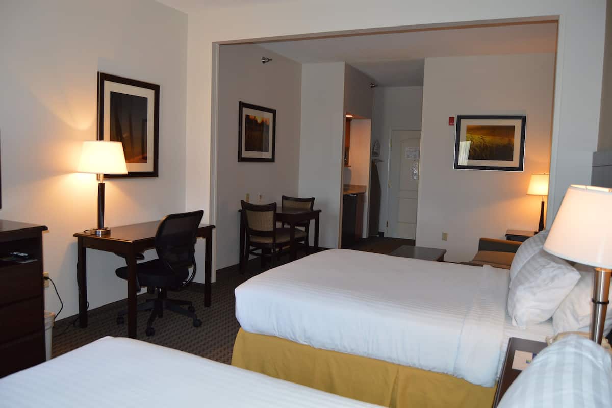 Standard Room, Multiple Beds | Desk, iron/ironing board, free cribs/infant beds, rollaway beds