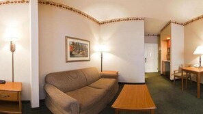 Suite, 1 très grand lit et 1 canapé-lit | 1 chambre, bureau, fer et planche à repasser, lit de bébé (gratuit)
