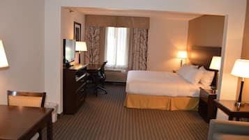 Meja kerja, setrika/meja setrika, dan tempat tidur bayi gratis