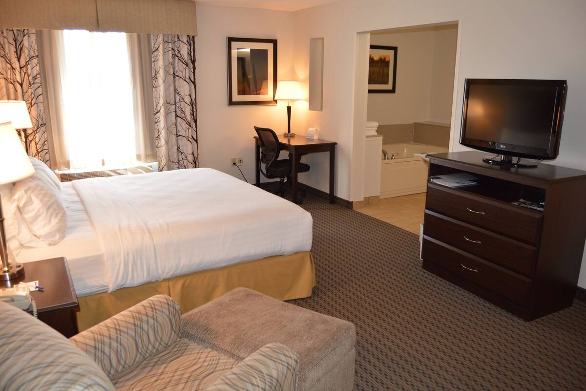 suite, 1 king bed | desk, iron/ironing board, free cots/infant beds, rollaway beds