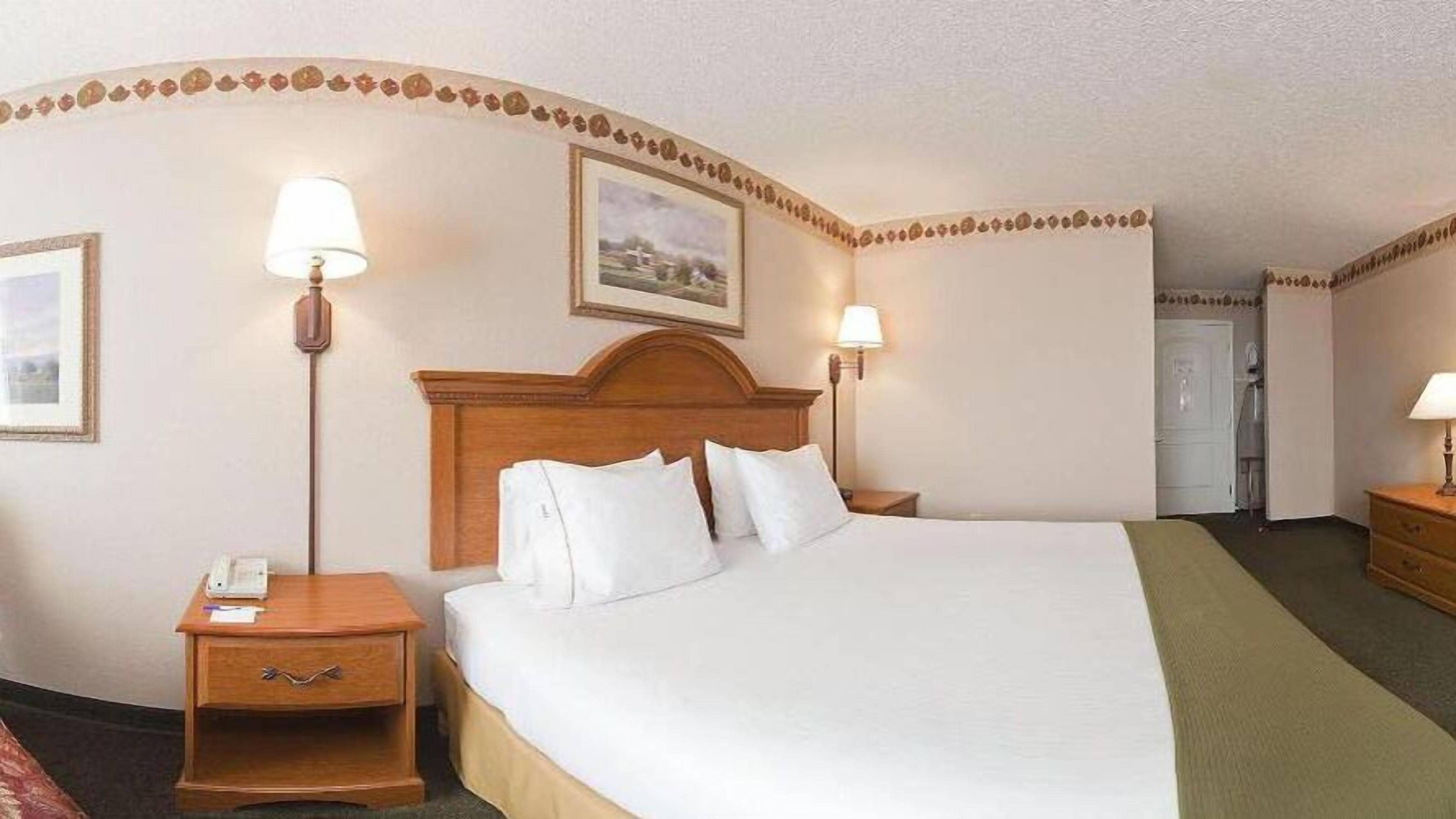 desk, iron/ironing board, free cots/infant beds, rollaway beds