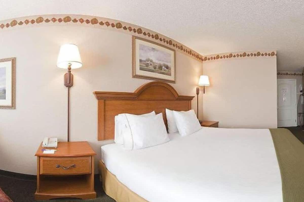 Escritorio, tabla de planchar con plancha y cunas gratuitas