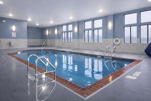 Indoor pool - Holiday Inn Express & Suites Winner by IHG (Winner)