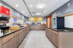 Café da manhã para viagem grátis todos os dias