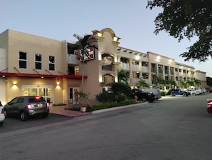 Front of property - Red Carpet Inn Airport and Cruise Port Hotel Fort Lauderdale (Fort Lauderdale)